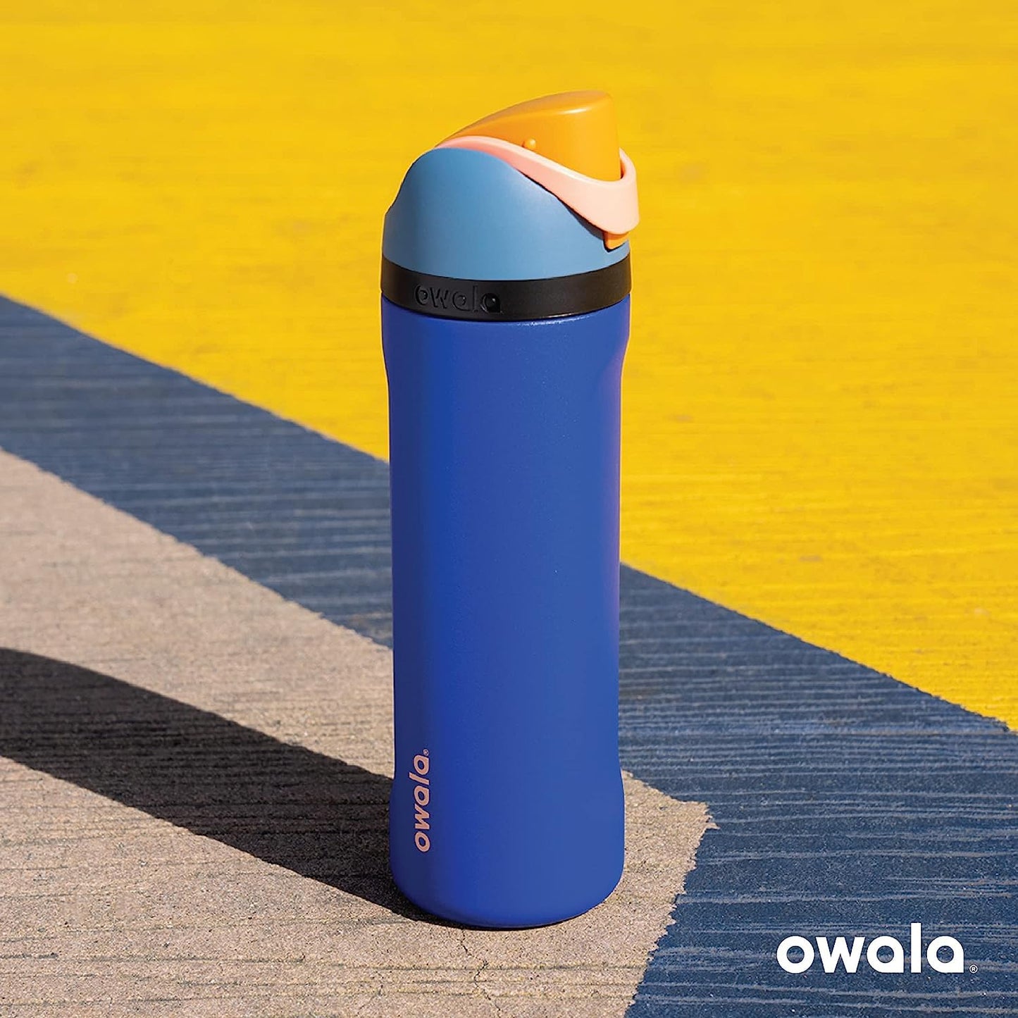 Owala FreeSip Insulated Stainless Steel Water Bottle with Straw for Sports and Travel, BPA-Free, 24-oz, Teal/Navy (Nautical Twilight)