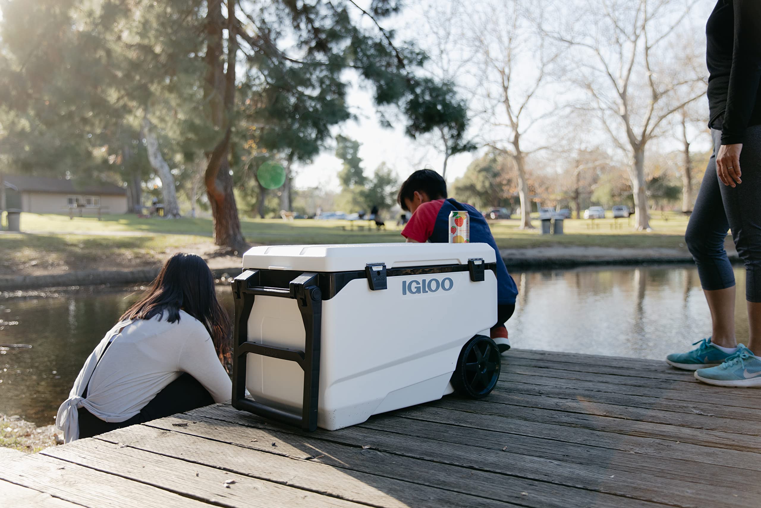 Igloo Marine Flip and Tow - White, 90 qt Roller – Mega Mart