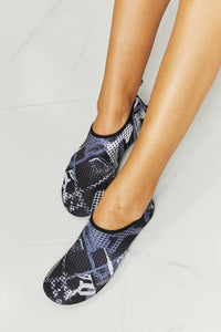 MMshoes On The Shore Water Shoes in Black Pattern