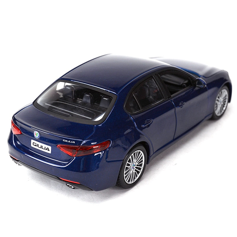 Bburago 1:24 Alfa Romeo Giulia Sports Car Static Die Cast Vehicles Collectible Model Car Toys